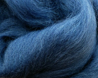 89,-Euro/1kg * 50g dove blue combed yarn - pure wool (Merino)