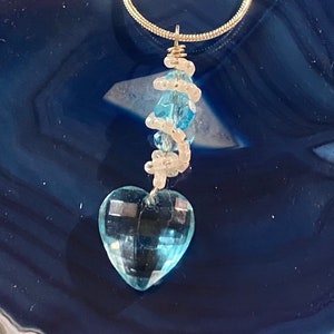 Ciondolo cuore sfaccettato in topazio blu