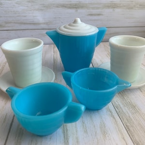 Sweet Vintage 1940s Glass Child’s Tea Set