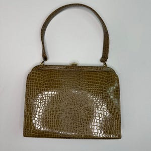 Bolso vintage de piel de cocodrilo sintética color canela de los años 60