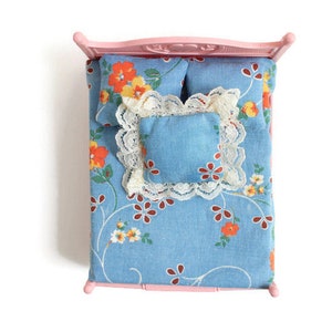 Pink Dollhouse Bed with Blue Floral Bedding, Plastic, 1:12, Vintage image 9