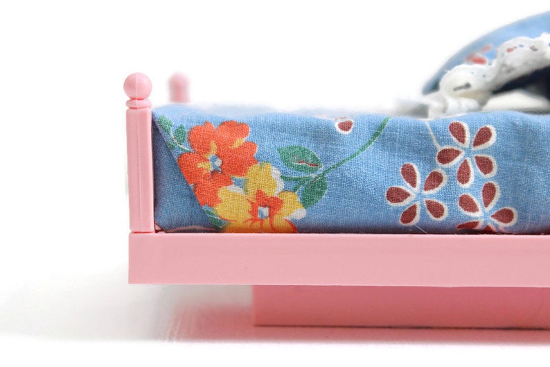 Pink Dollhouse Bed with Blue Floral Bedding, Plastic, 1:12, Vintage image 3