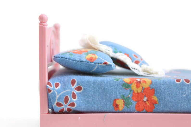 Pink Dollhouse Bed with Blue Floral Bedding, Plastic, 1:12, Vintage image 7