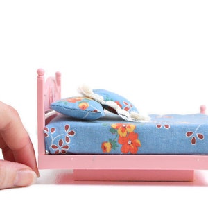 Pink Dollhouse Bed with Blue Floral Bedding, Plastic, 1:12, Vintage image 6
