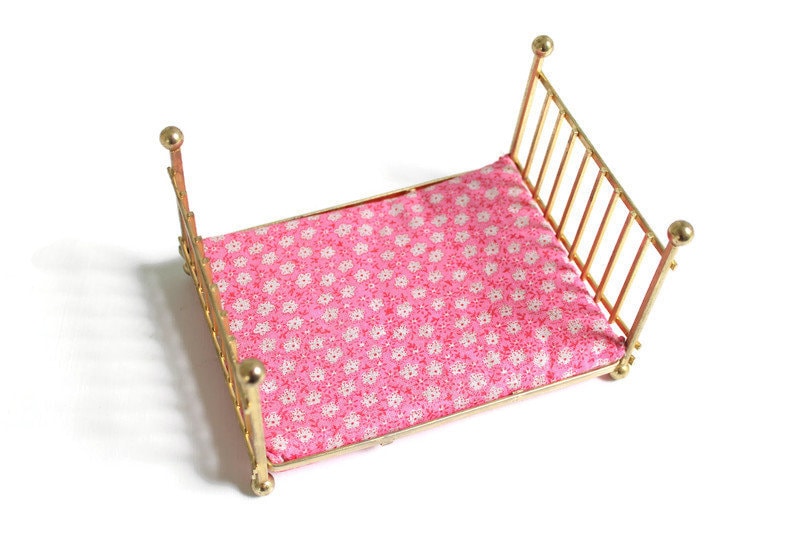 Brass Dollhouse Bed With Pink Floral Mattress, 1:12, Vintage -  Canada