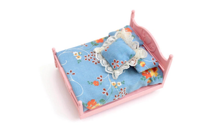 Pink Dollhouse Bed with Blue Floral Bedding, Plastic, 1:12, Vintage image 1