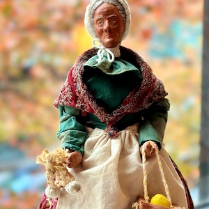 Vintage French Santon - Provençal Femme du Fermier