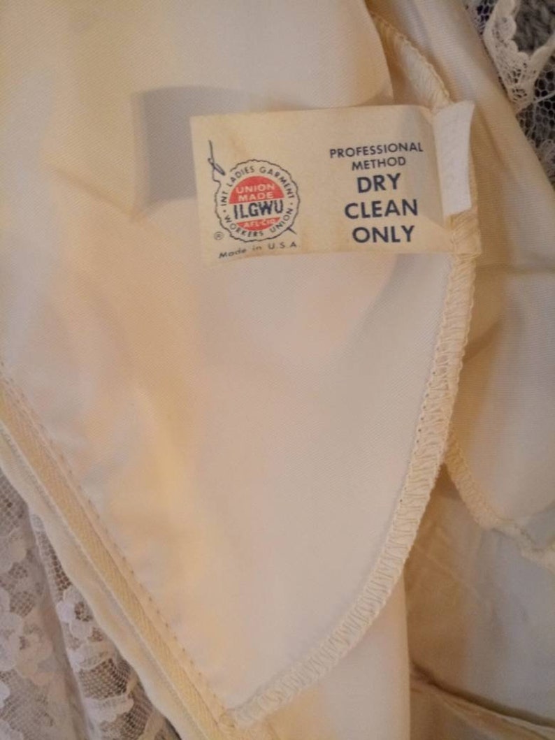 Early 1970s Vintage Prairie Boho Gunne Sax Style Dress Lace Bell Sleeves Rennaissance cotton Union label Cream Colored Cottagecore