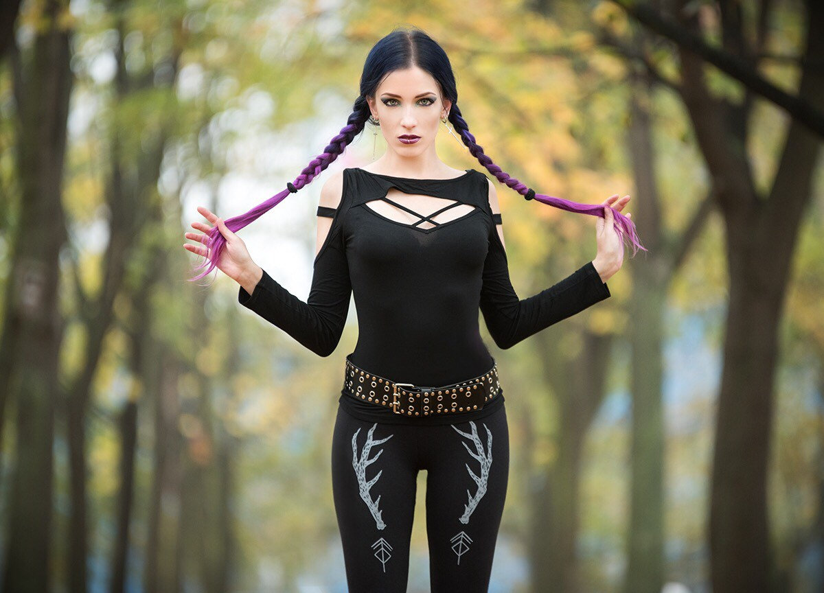 VIKING Eikþyrnir Deer Antlers Leggings with bindrune //Witchy yoga go…