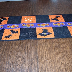 Quilted Halloween table runner
