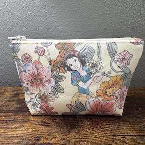Small Snow White Zipper Clutch