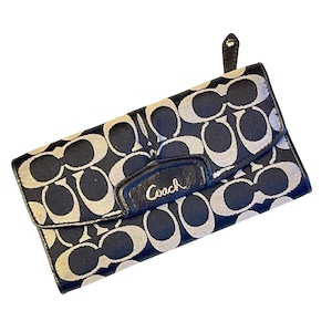 Cartera triple Coach Ashley Signature C Canvas, color negro tostado, estilo vintage