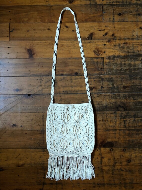 Vintage 1970s cream macrame shoulder bag with frin