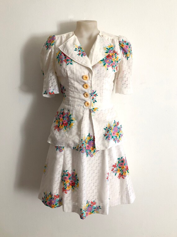 Vintage 1970s floral print two piece jacket and sk