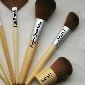 Vegan Makeup Brush: Bamboo Handle, Taklon Bristles