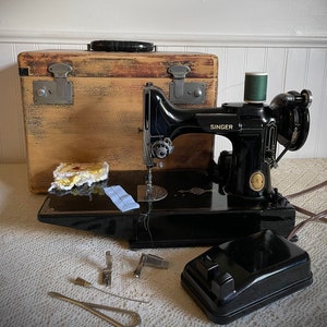 Crutello Sewing Machine Case - Universal Sewing Machine Carrying