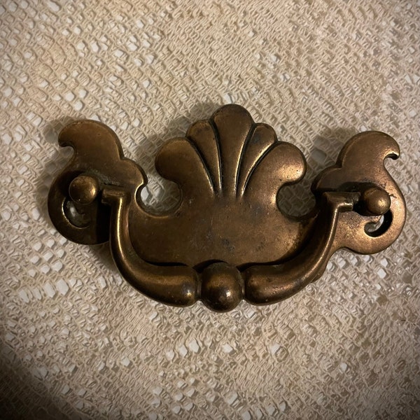 3 Chippendale Drawer Pulls - Fan Back Swan Neck Federal Colonial Drawer Hardware - 3922 Federal Fan Style Furniture Dresser Drawer Handles