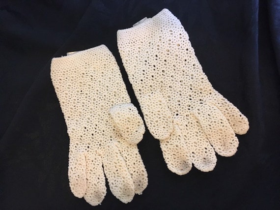 White Crocheted Gloves - Shell Glove Pattern - Sm… - image 5