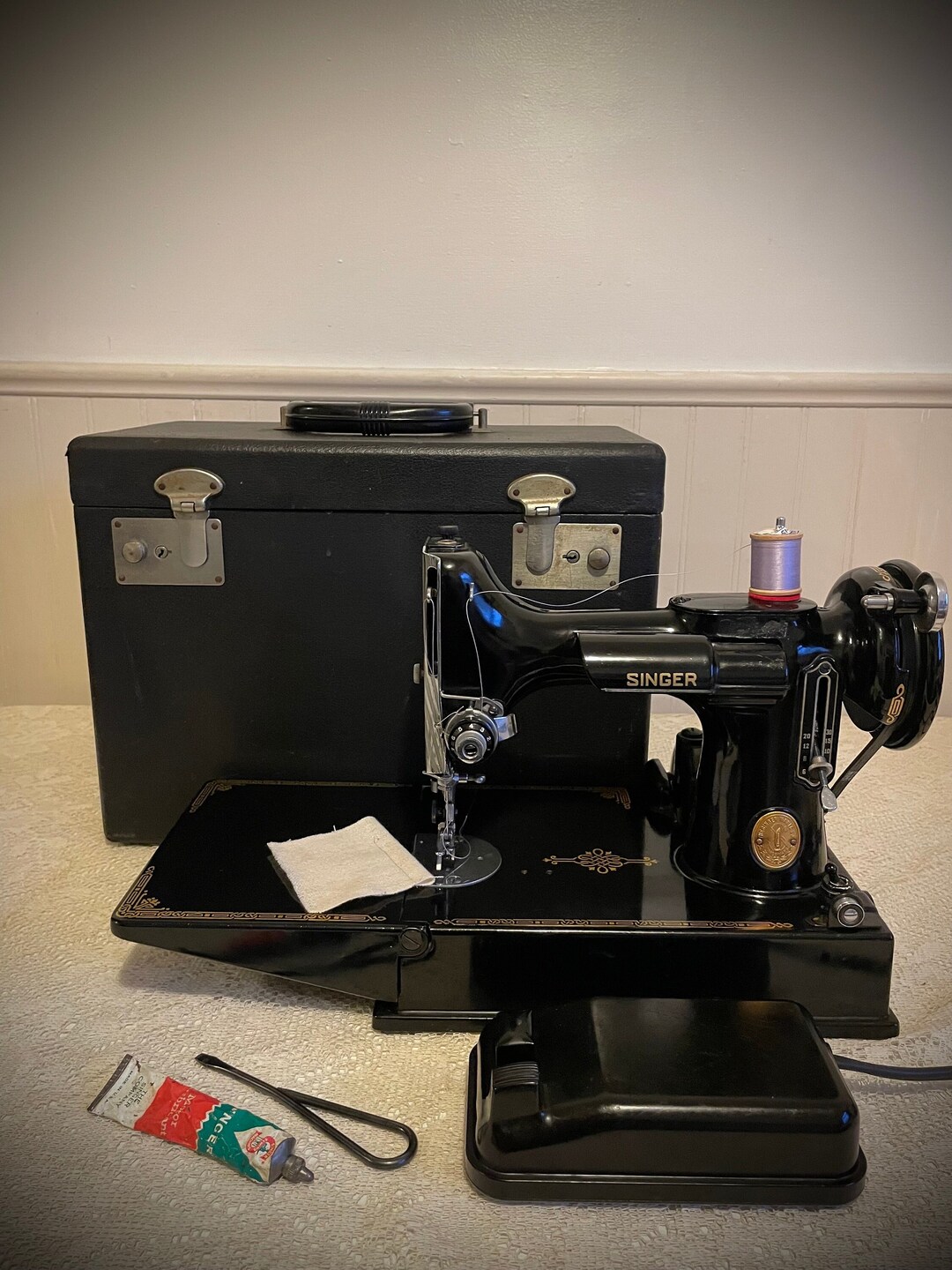 Singer Featherweight 221 Sewing Machine 1951 Serviced Black Case Double