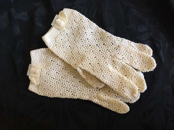 White Crocheted Gloves - Shell Glove Pattern - Sm… - image 3