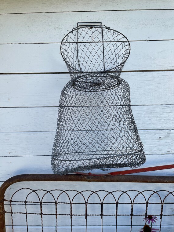Wire Fish Basket Net Fishing Bait Minnow Trap Fishermans French