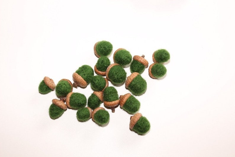 felt acorns Acorns dark green hand felted