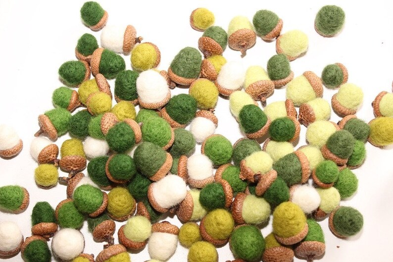 felt acorns Acorns dark green hand felted