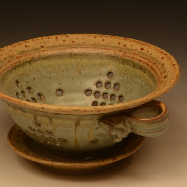 Berry Bowl. Handmade Stoneware.