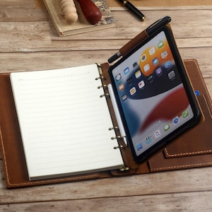Capa de fichário para iPad mini com escrita à mão esquerda, bloco de notas A5 de couro com fichário de 6 argolas, capa tipo fólio para viagem, presente personalizado de couro
