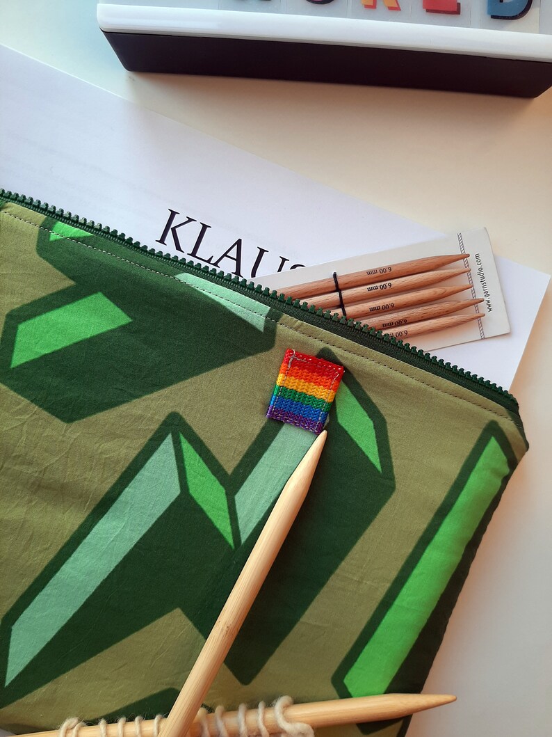 Made with lightining printed fabric A4 document holder with quilted lining Green pattern holder