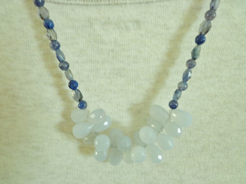 Collier Et Sac à Poussière J.Crew - Grappe De Pierres Précieuses Rose Et Dorée, Style Déclaration