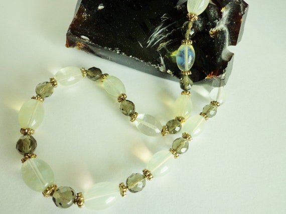 GLASS BEAD NECKLACE PALE YELLOW GLASS BEAD NECKLACE PALE YELLOW