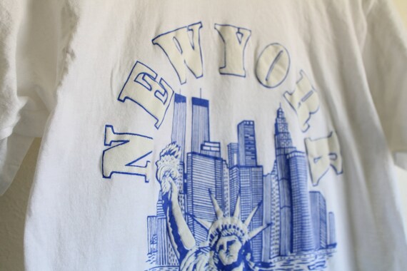 MOYENNE 70/80 (serré) Vintage des années 70/80 MOYENNE s T-Shirt doux et léger de New York City (relief graphique) 53d389 MOYENNE 70/80 (serré) Vintage des années 70/80 MOYENNE s T-Shirt doux et léger de New York City (relief graphique) 53d389