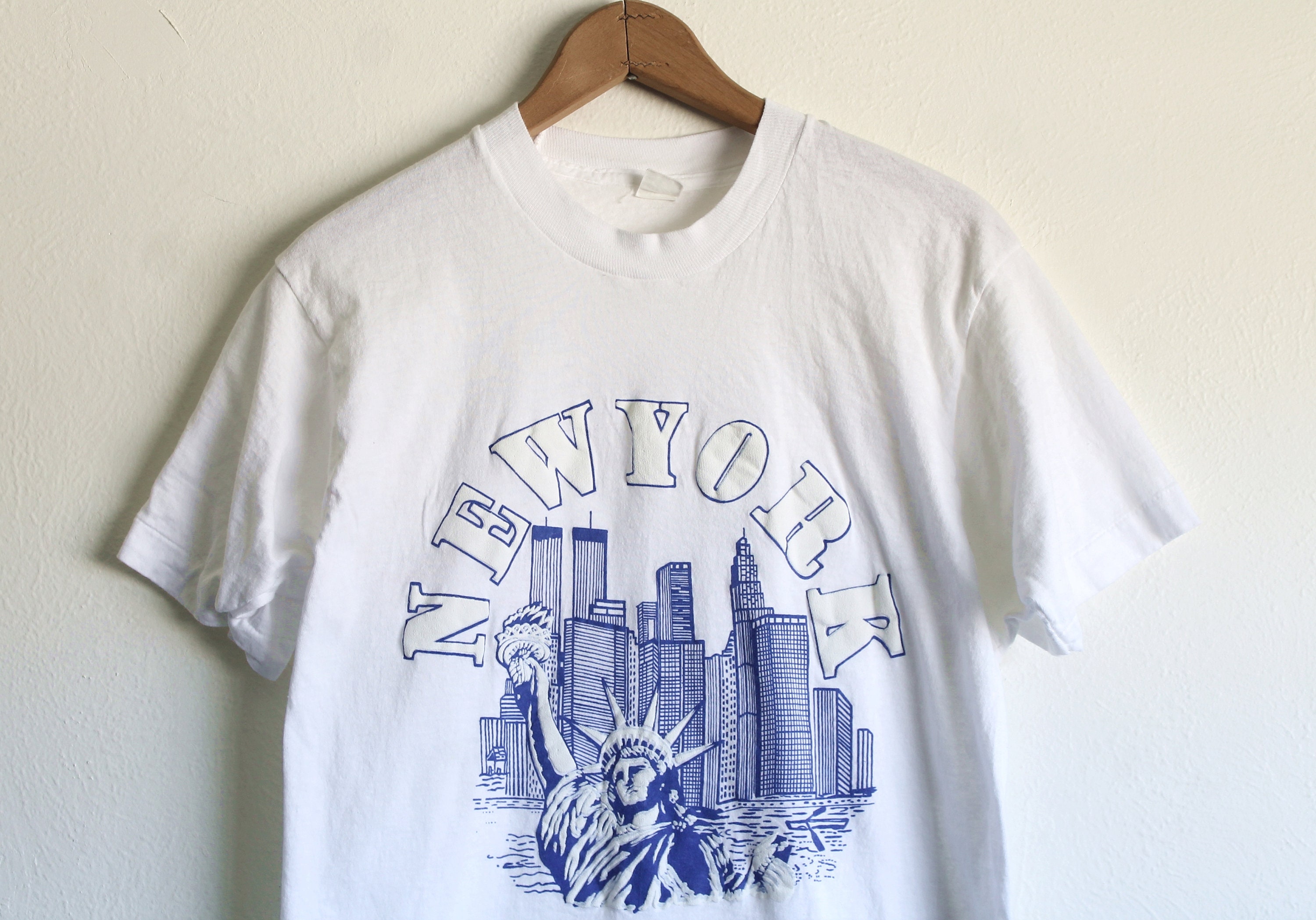 MOYENNE (serré) Vintage des années 70/80 s T-Shirt doux et léger de New York City (relief graphique) MOYENNE 70/80 (serré) Vintage des années 70/80 MOYENNE s T-Shirt doux et léger de New York City (relief graphique) 53d389