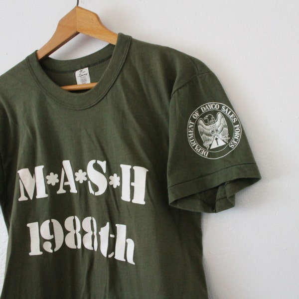 MEDIUM/LARGE Vintage 70s/80s MASH 1988th Department of Dayco Sales Forces Soft Graphic T-Shirt