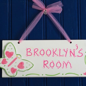 BUTTERFLY, Personalized Room Sign. Kids Name Plaque. Girl&#39;s Name Sign. Kid&#39;s Door Plaque. Girl&#39;s Room Decor, Sign. Personalized Name Sign.