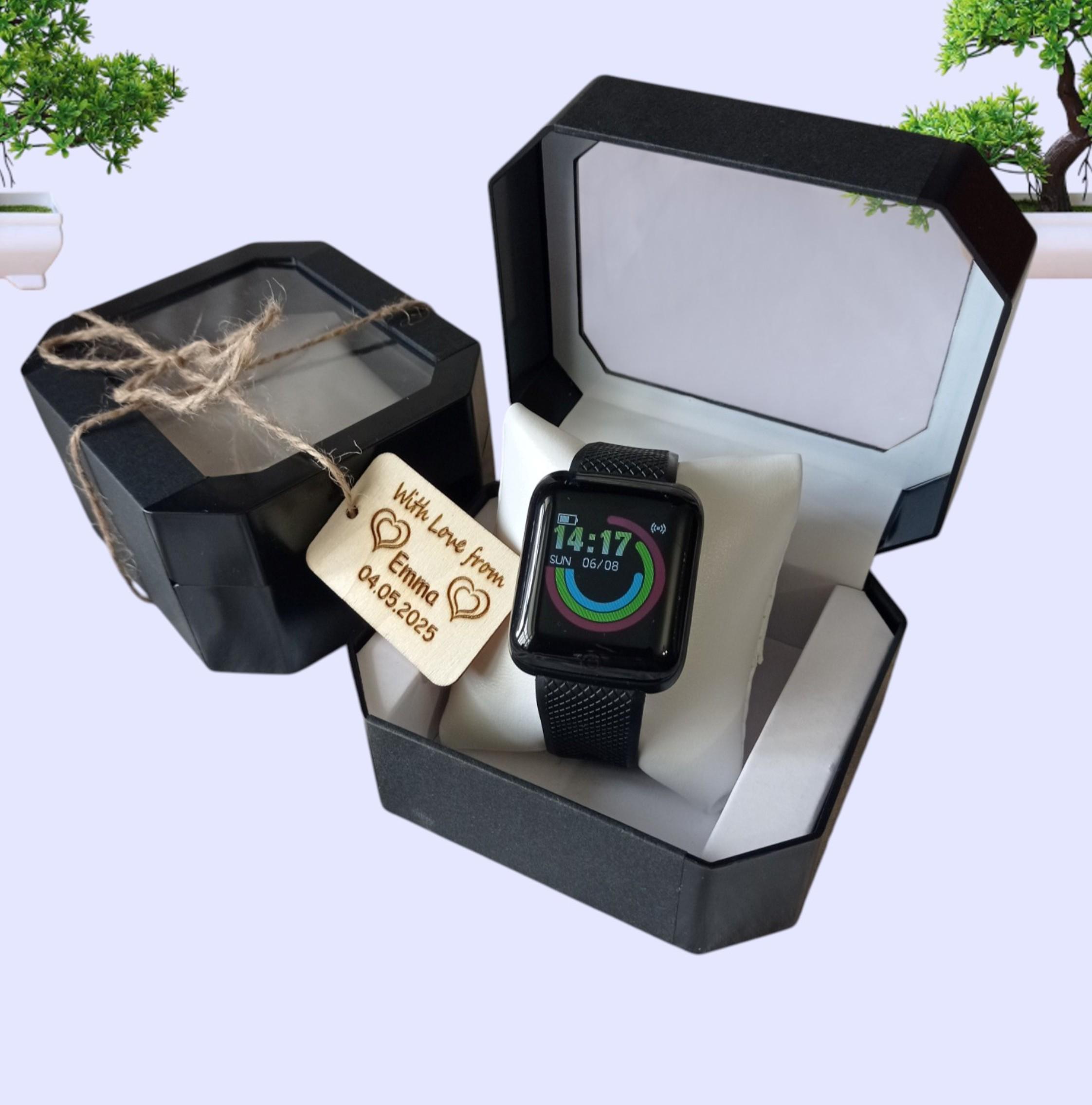 スマートウォッチ パーソナライズギフトセット 刻印入り木製タグ付き ブラック スポーツ時計 - Etsy 日本