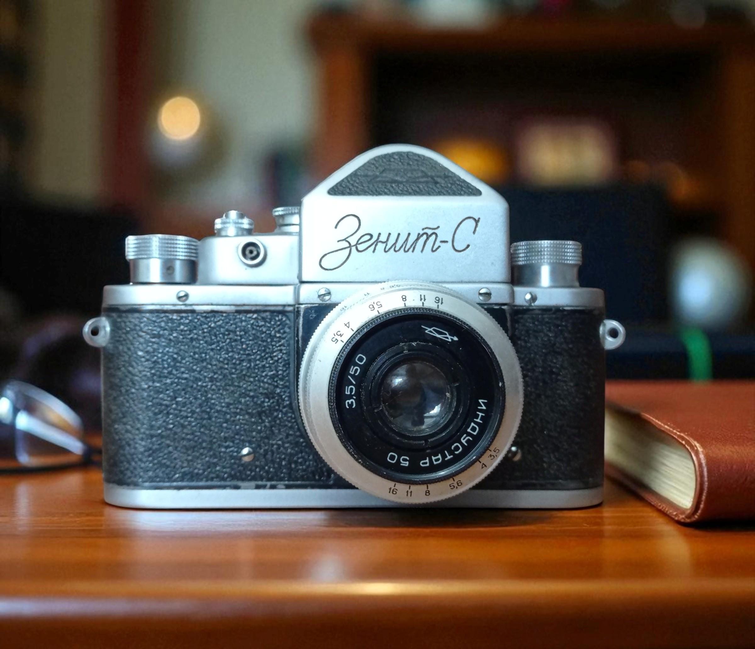 ヴィンテージ 35 mm フィルム SLR カメラ Zenit C レンズ Industar-50