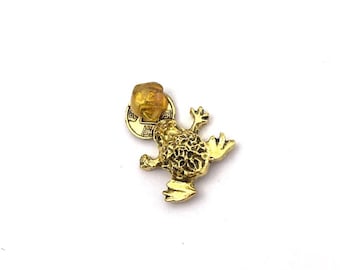 Lucky Frog Good Luck Charms Bonsai Buddha Money Frog Feng Shui Money with a Polished Honey Color Natural Amber Stone