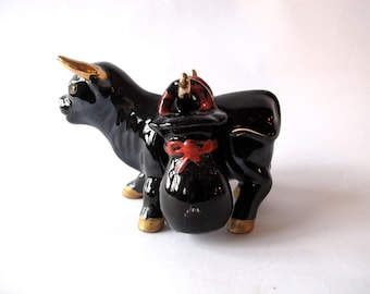 Ceramic bull salt and pepper caddy vintage chalk ware dining collectable figure