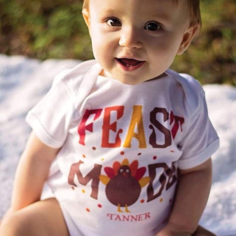 Personalized Baby Thanksgiving Outfit: Feast Mode Bodysuit or Tee Bild 1