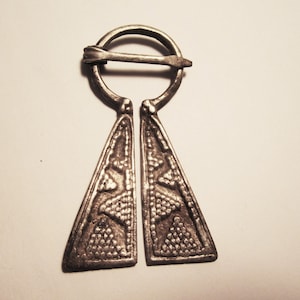 VIKING SILVER Penannular Goosefoot Brooch or Fibula from Lake Ladoga Region, authentic wearable history from 1000 AD