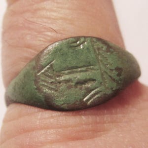 Roman Byzantine Bronze Ring with Incised Arrow Decoration - Robust Size 9 Very Wearable