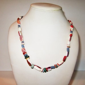 Autentica collana precolombiana Chimu con perline di pietra e conchiglia, 800-1400 d.C. - Infilata temporaneamente, 16 pollici. Provenienza!!