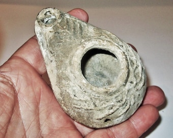 古代ローマのテラコッタオイルランプ：成形された浅浮き彫りのデザイン