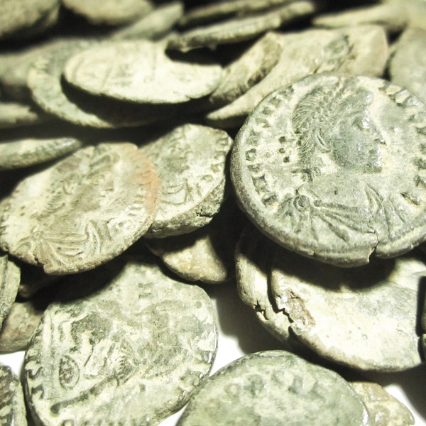 Vier (4) authentieke Romeinse munten van meer dan 1500 jaar oud voor één prijs - verschillende maten