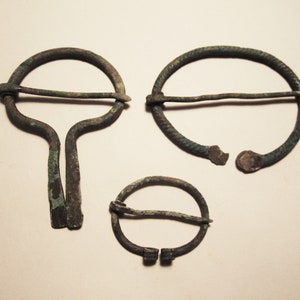 Lot De 2 Fibules (Broches) - Style Vintage - Neuf Sans Emballage - Pour Cape Ou Écharpe
