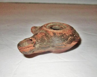 古代ローマのテラコッタオイルランプ：成形された浅浮き彫りのデザイン