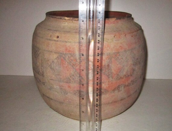 インダス文明の古代テラコッタ壺 – 二色幾何学模様の陶器、紀元前3300