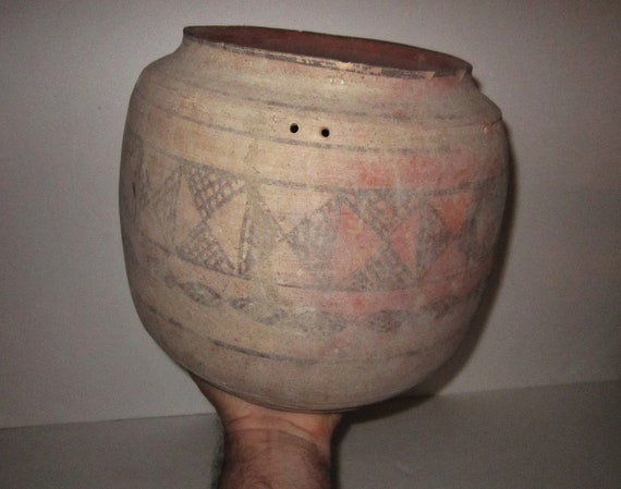 インダス文明の古代テラコッタ壺 – 二色幾何学模様の陶器、紀元前3300